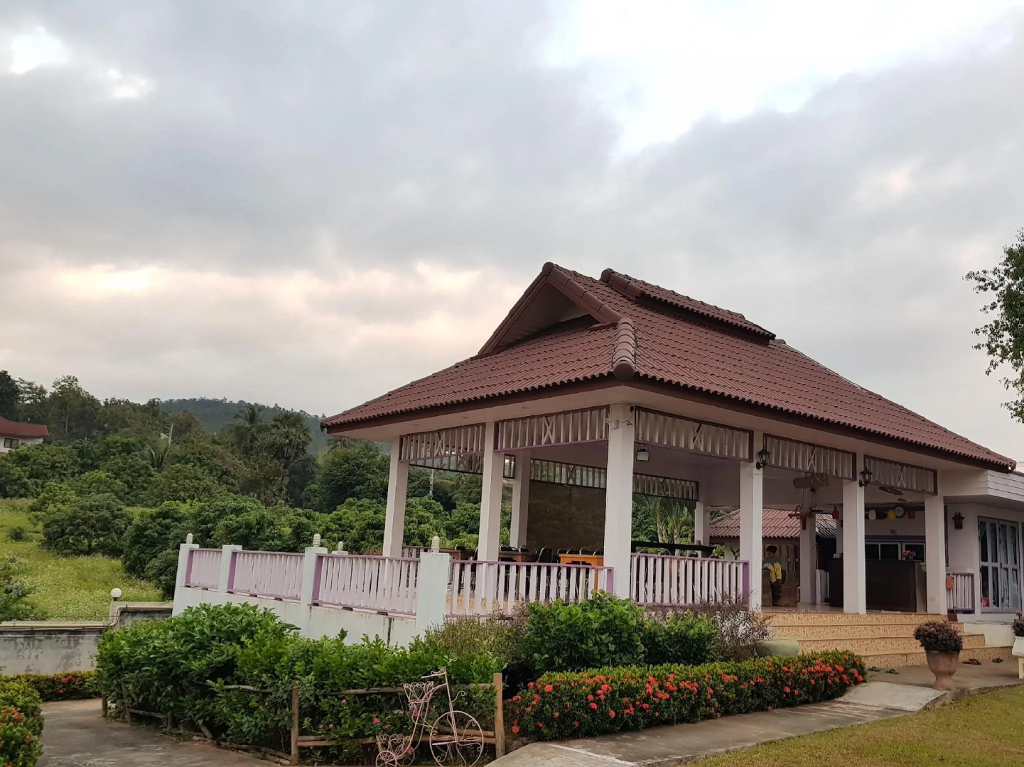 Mae Klang Ban yen hill