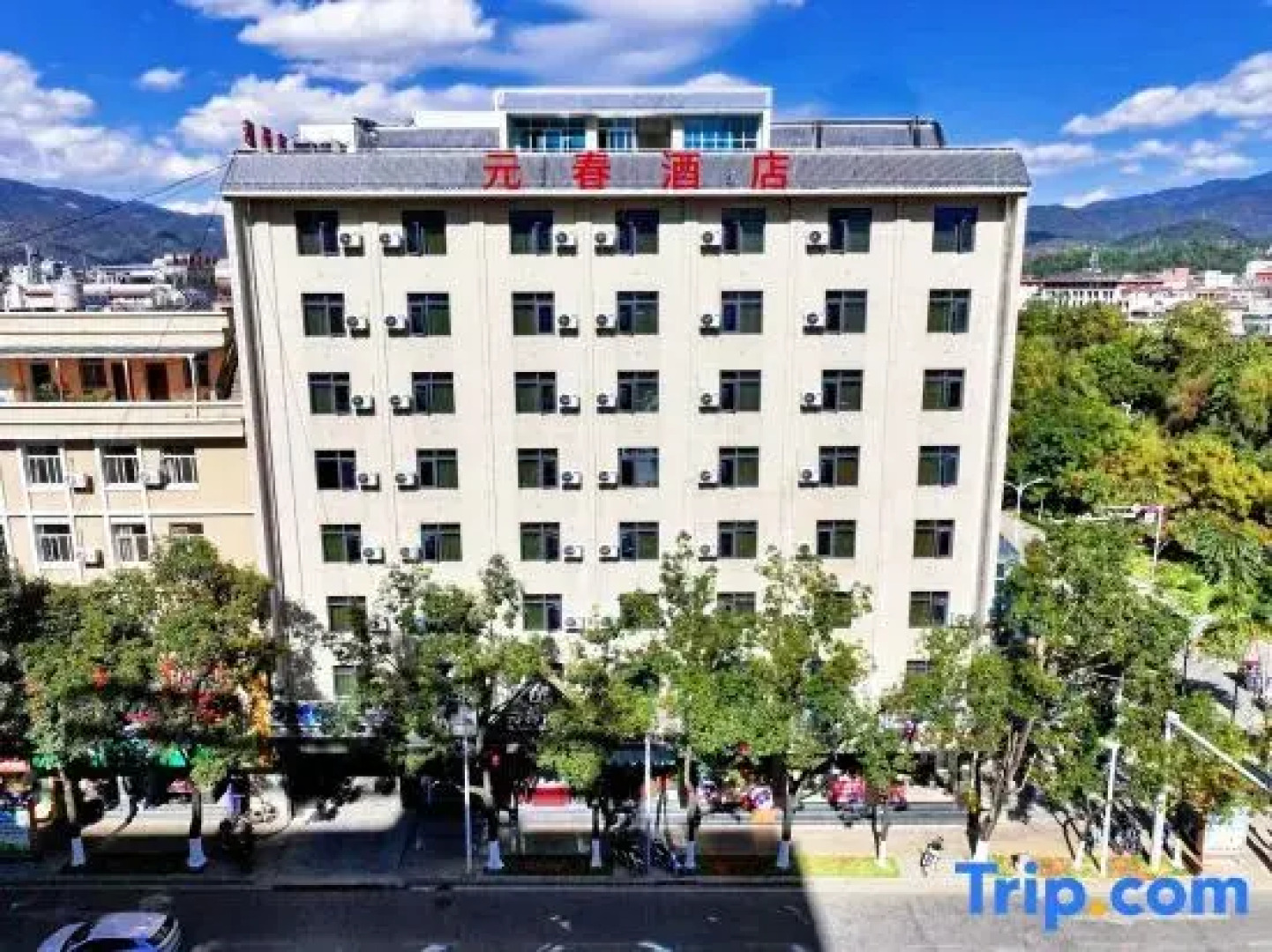 Tianshun Hotel (lincang First Middle School Branch)