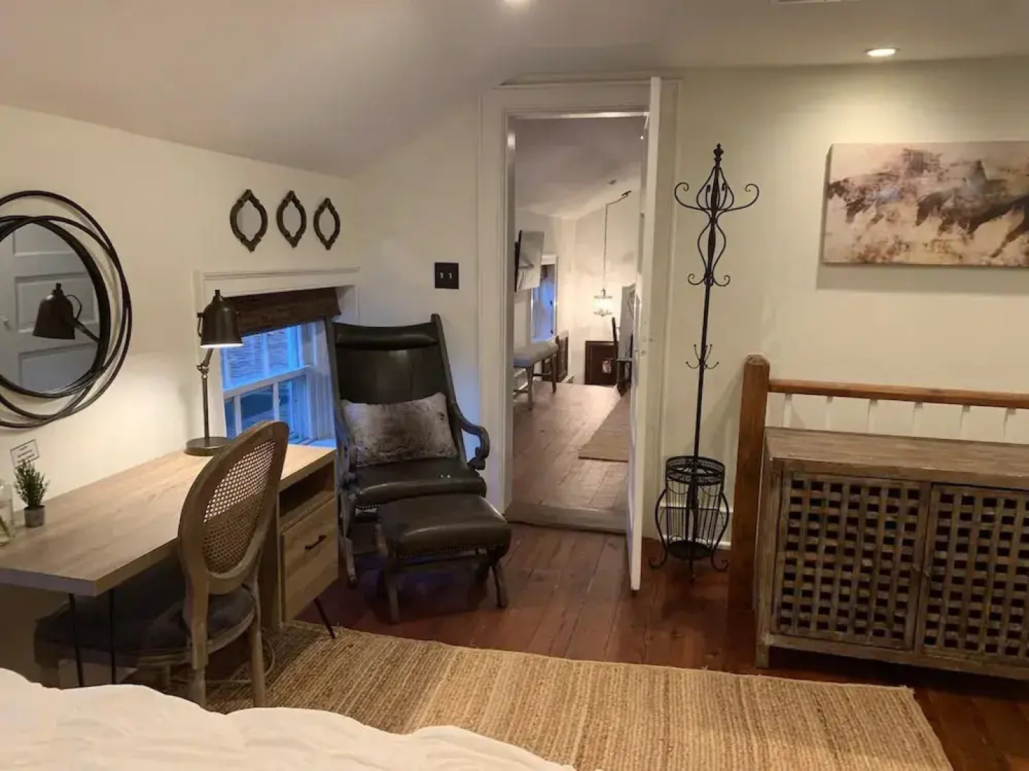 Historic Boyd Harvey House and Grounds 2 Bedroom Home by RedAwning