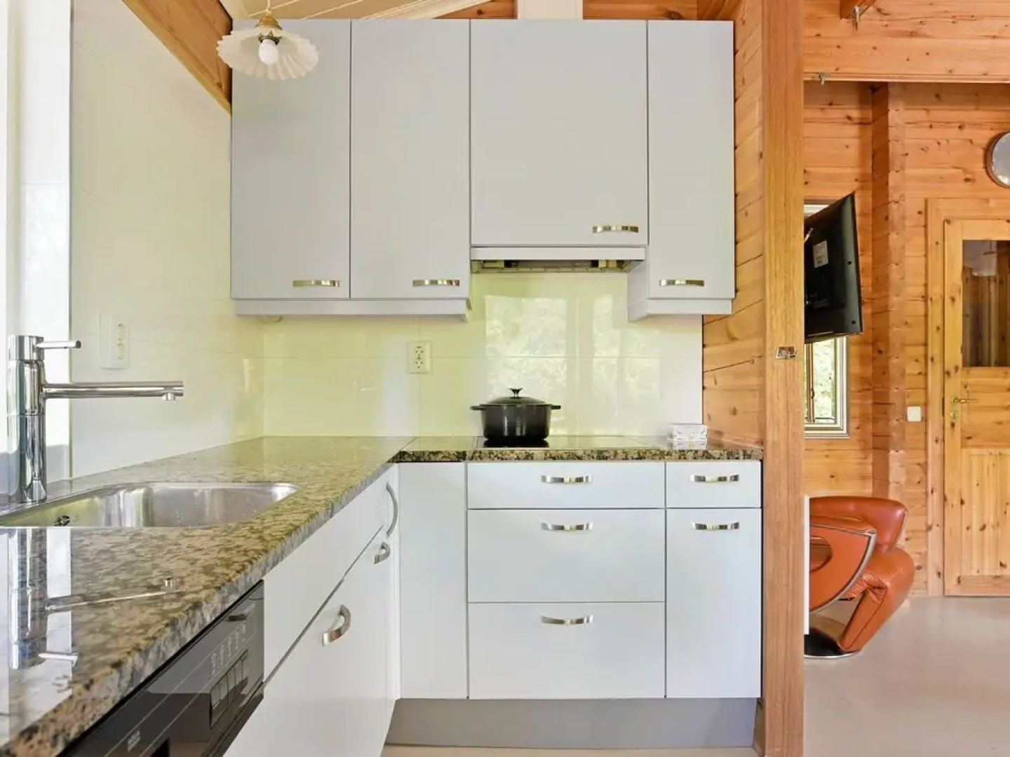 Finnish Chalet with Private Garden & Sauna near Veluwe