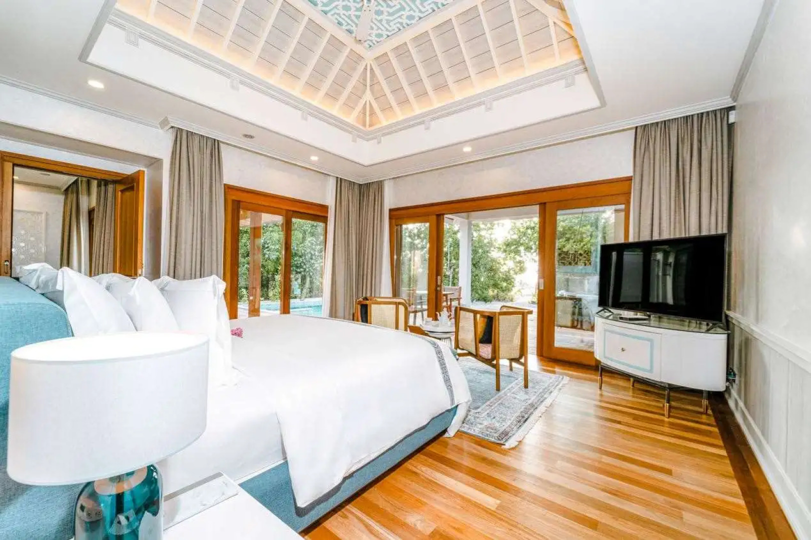 The Signature Collection by Hideaway