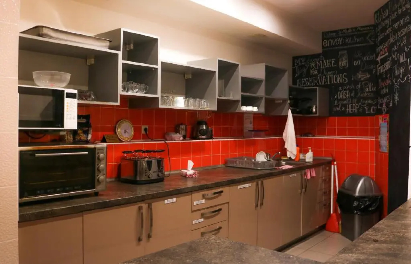 Envoy Hostel & Tours