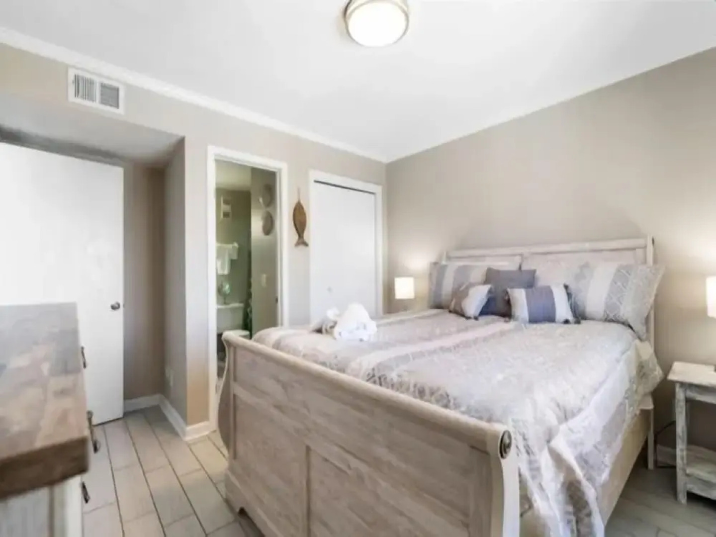 Ocean Time - Steps To The Beach! Carolina Beach Charm Surrounds You When Your On Ocean Time! 2 Bedroom Condo by Redawning