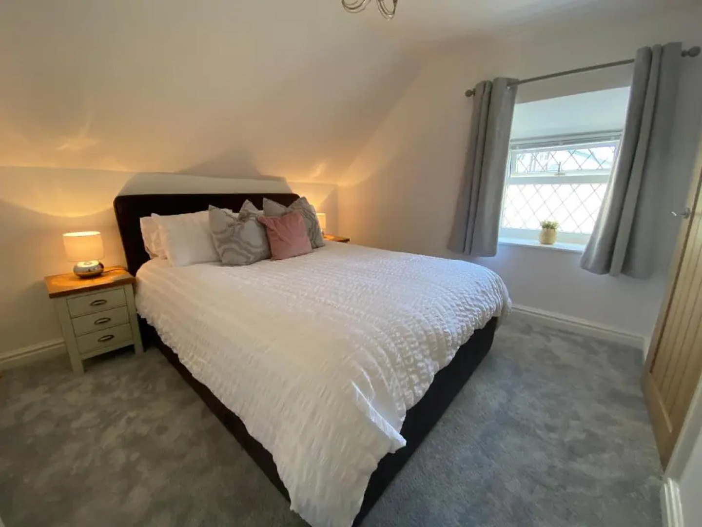 Modern 4-bed Cottage Llanwrst Town Centre & Parking - Snowdonia! near Betws-y-Coed