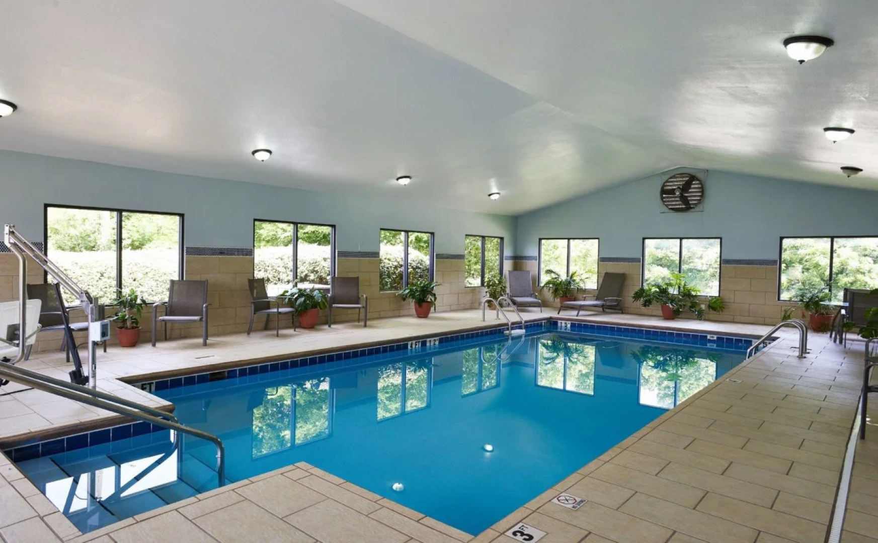 Holiday Inn Express & Suites Birmingham South - Pelham by IHG