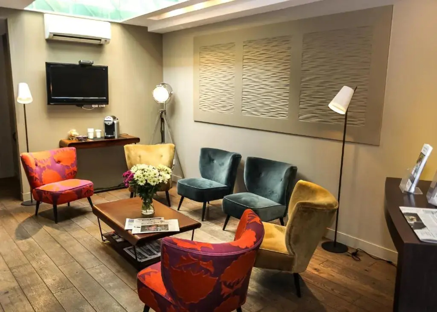 Отель Le Montmartre Saint Pierre