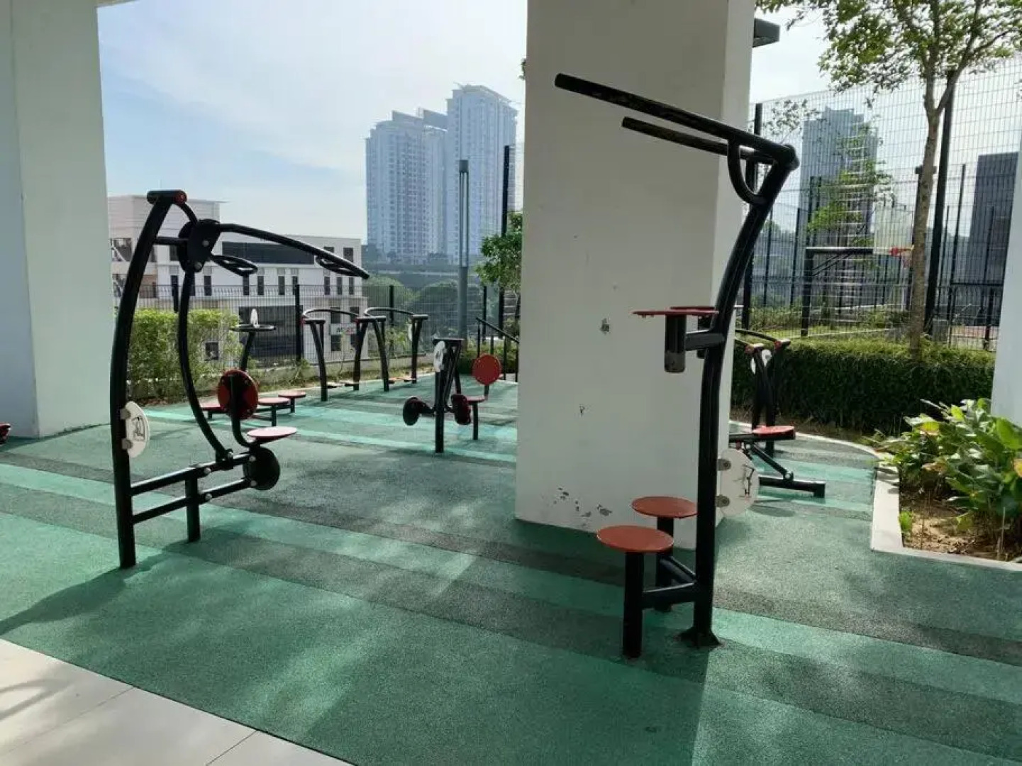 Paradise City Holiday (Netflix+Sanitize) 4