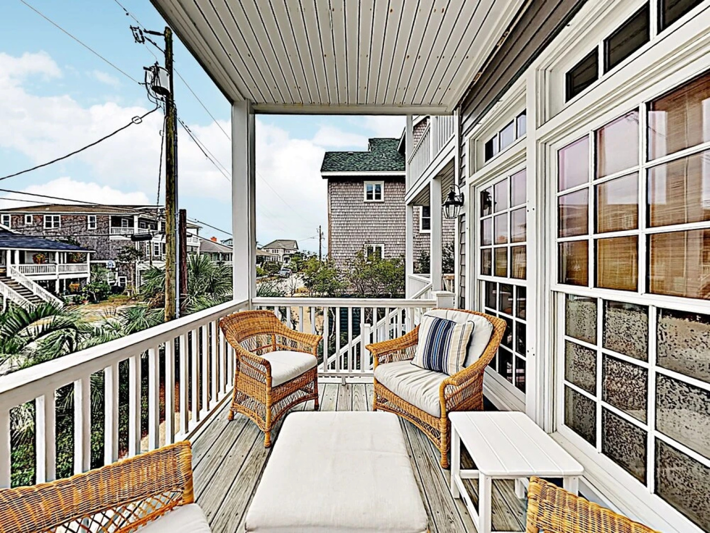 Charming & Spacious , 200 Steps From The Sand 3 Bedroom Condo