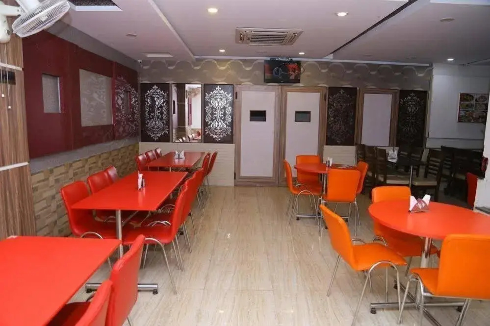 OYO Rooms Paras down Town Mall