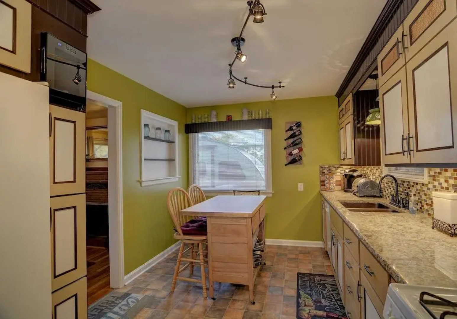 Cottage by the Historic Depot