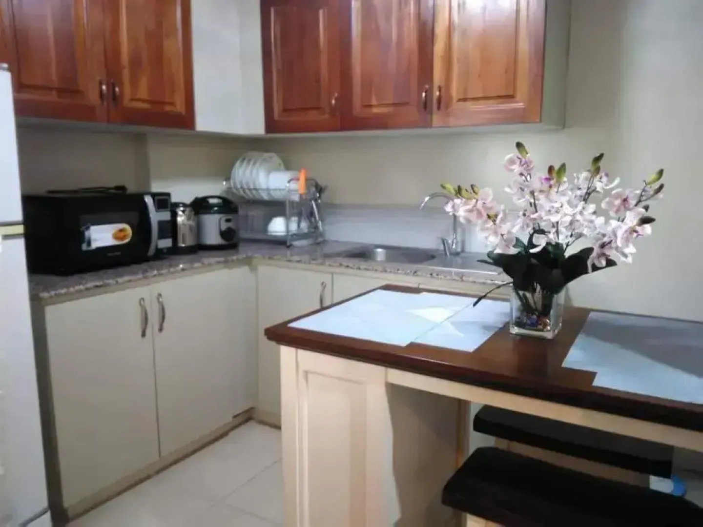 Affordable 2 BR 2 BA w/ Skycable, Netflix, & Amazon Prime