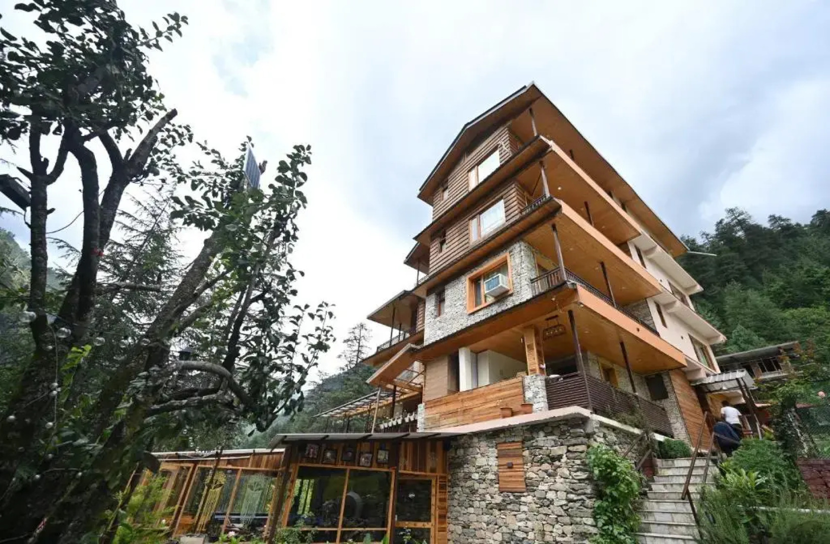 The Woodward Two By Oyo Room