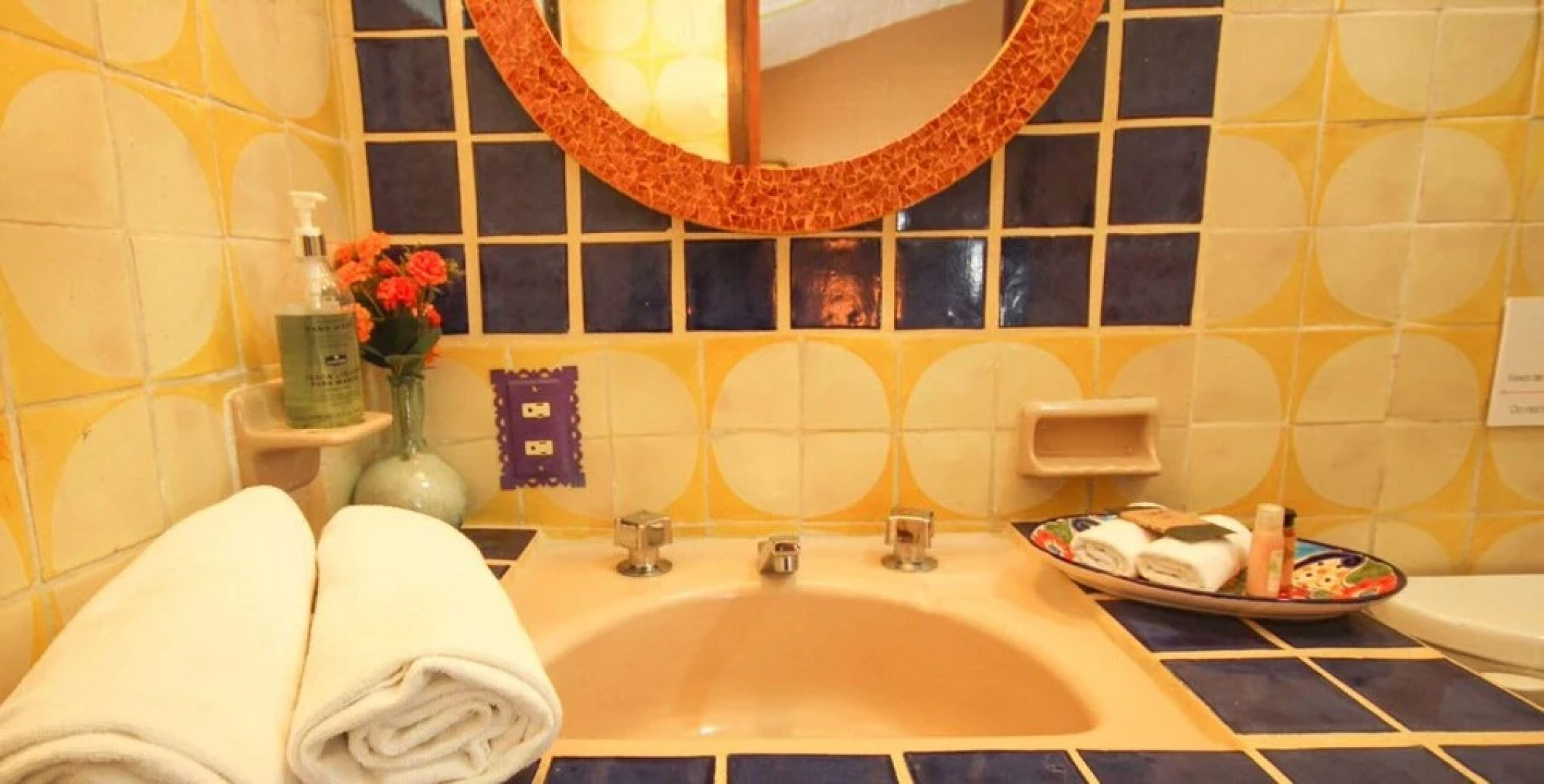 Charming 1 Bedroom Hotel With Pool View