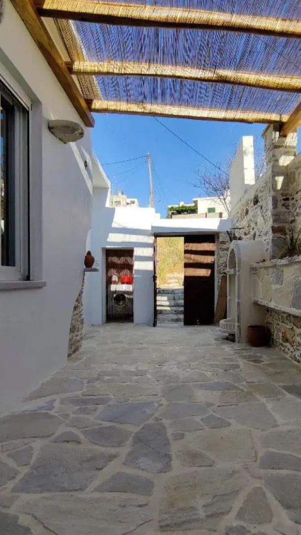 Laina Traditional Guest House