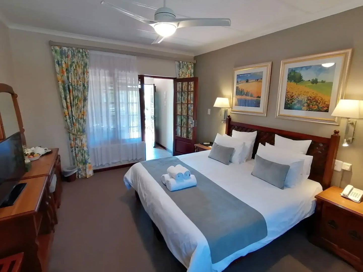 Eight Bells Mountain Inn