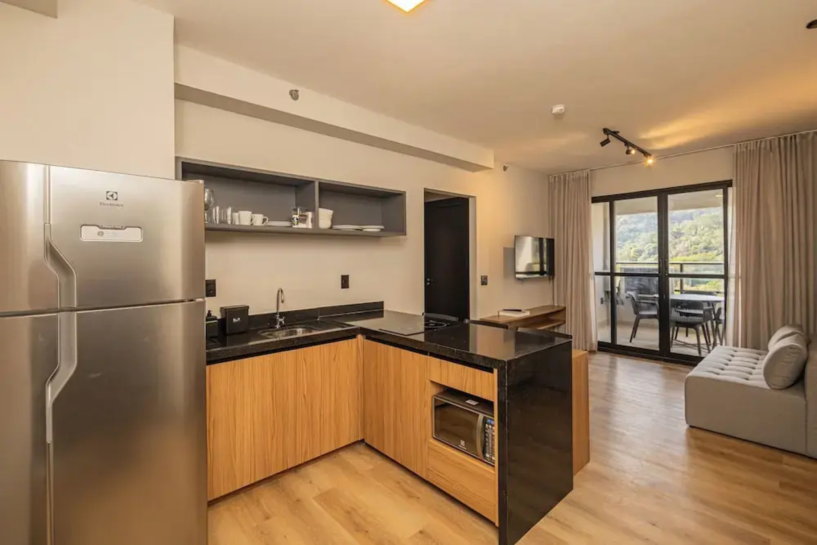 Sky Design Alphaville Housi by Anora