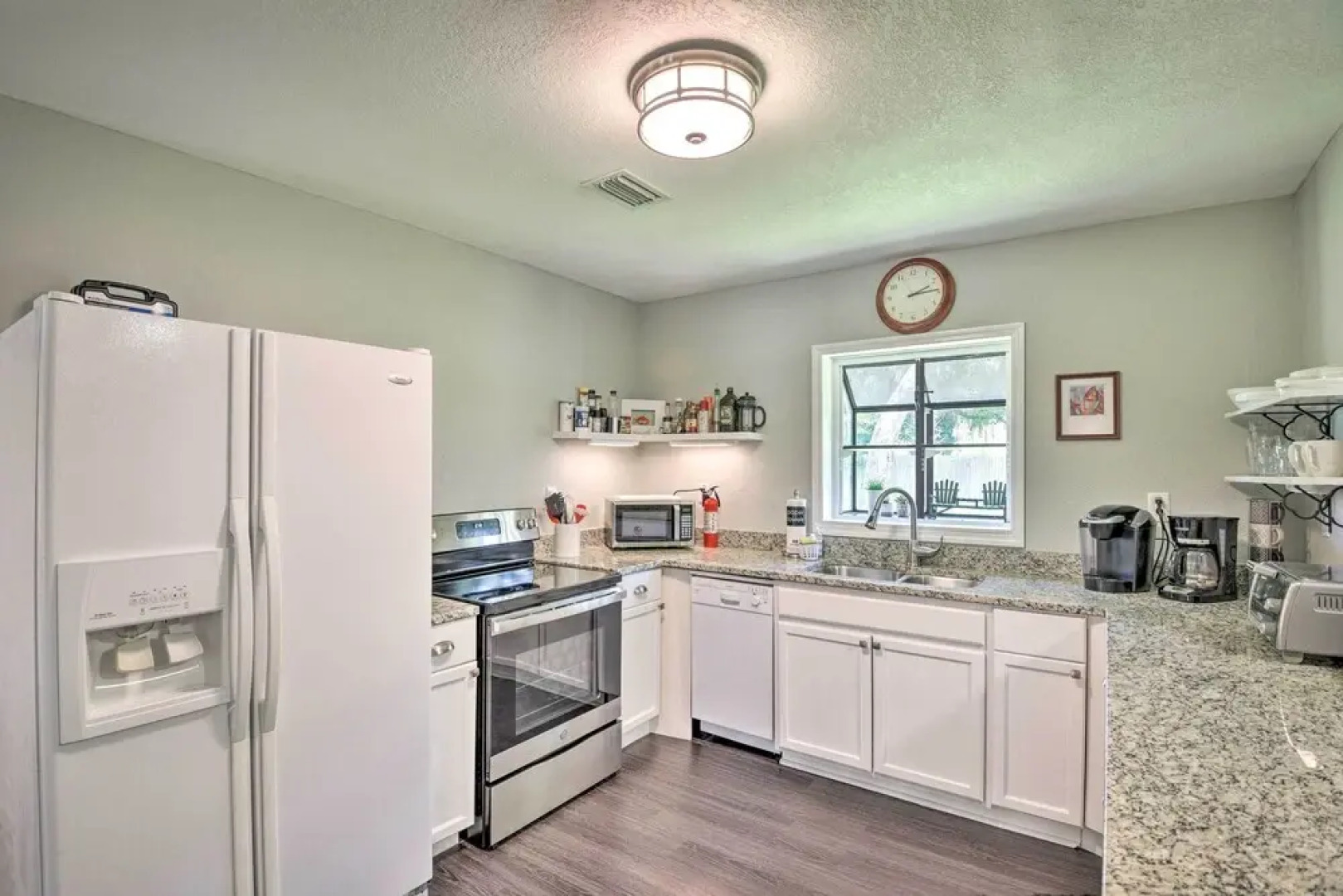 Dog-friendly Home w/ Gas Grill - Walk to Rose Bay!