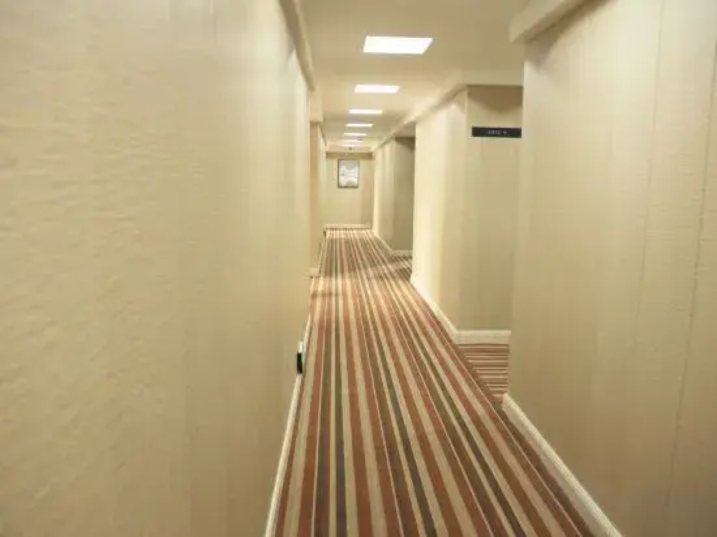 Shangpin Hotel (Fuzhou Dongxiang High-speed Railway Station Dongxin Department Store)