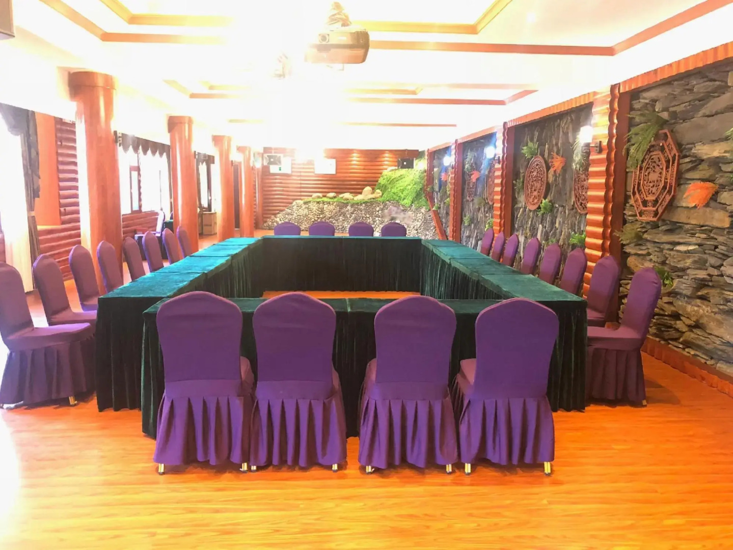 Fengxiang Yaozhai Hotel