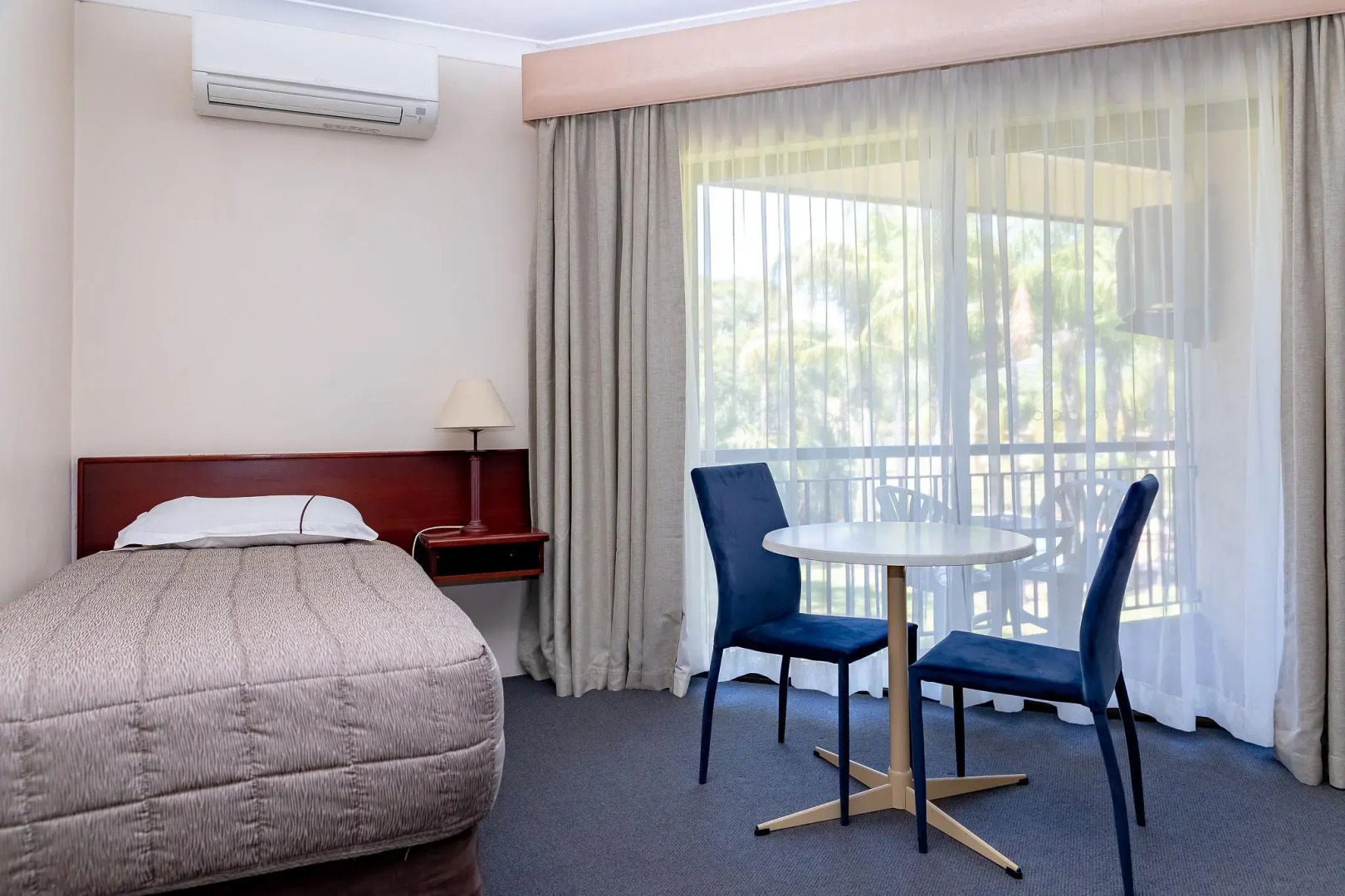 Charbonnier Motor Inn