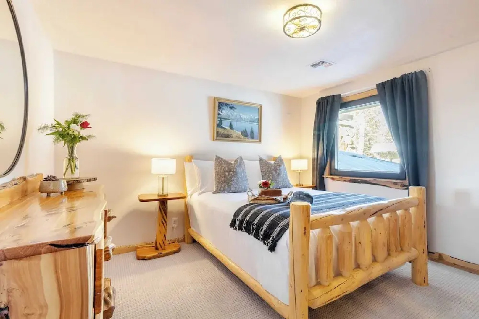 Base Camp by Avantstay Magical Cabin w/ Sauna, Hot Tub & Close to Snow & Golf