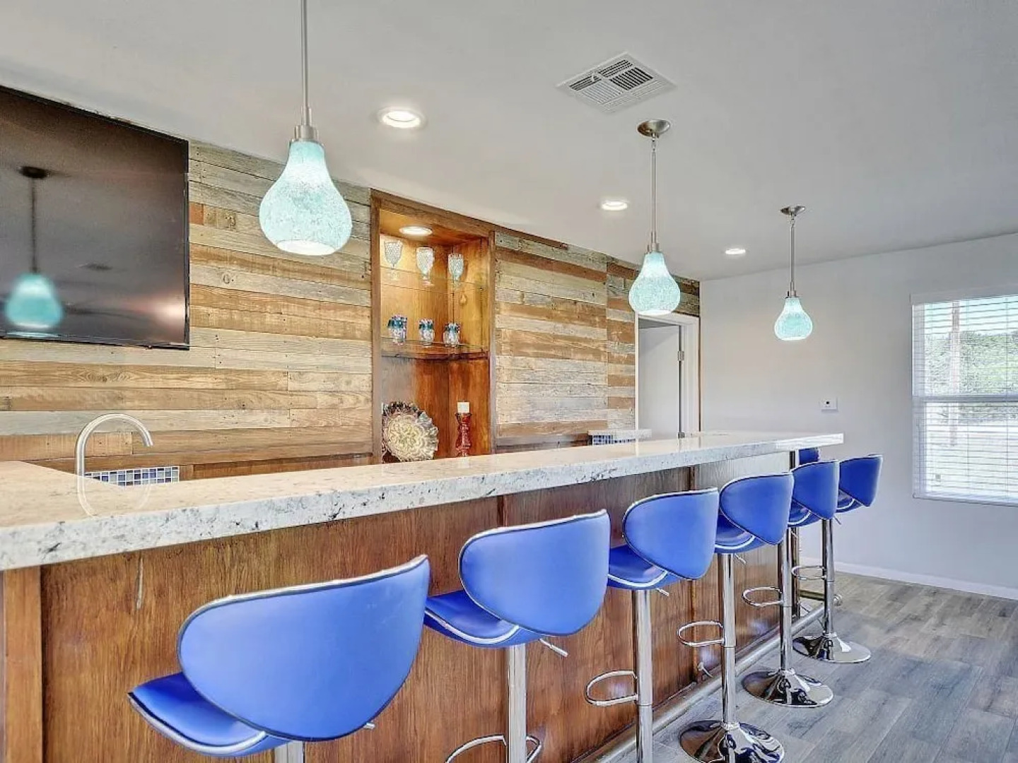 The Estate on Lake Travis - A 10 Acre Waterfront Escape for Groups