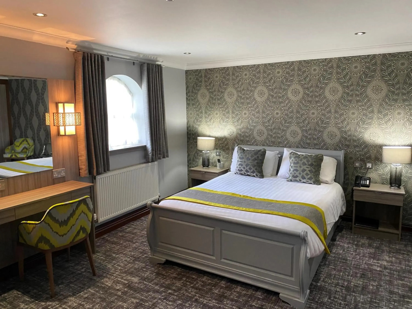 Best Western Plus Pastures Hotel