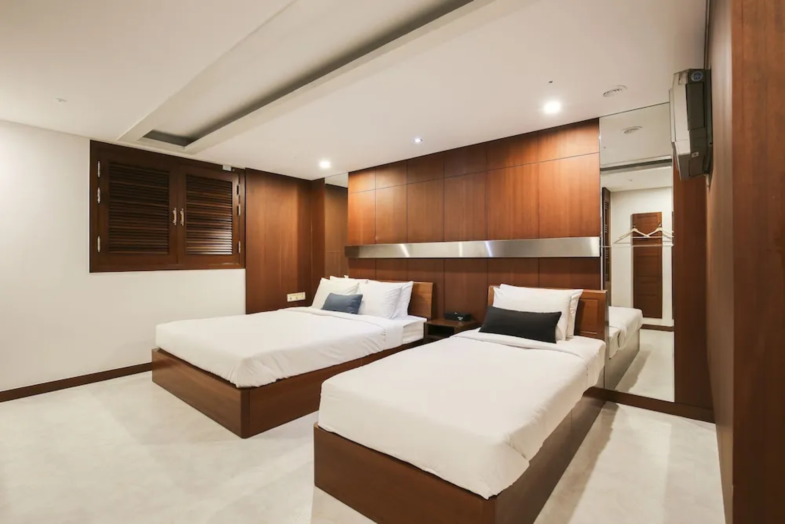 Themepark Tourist Hotel