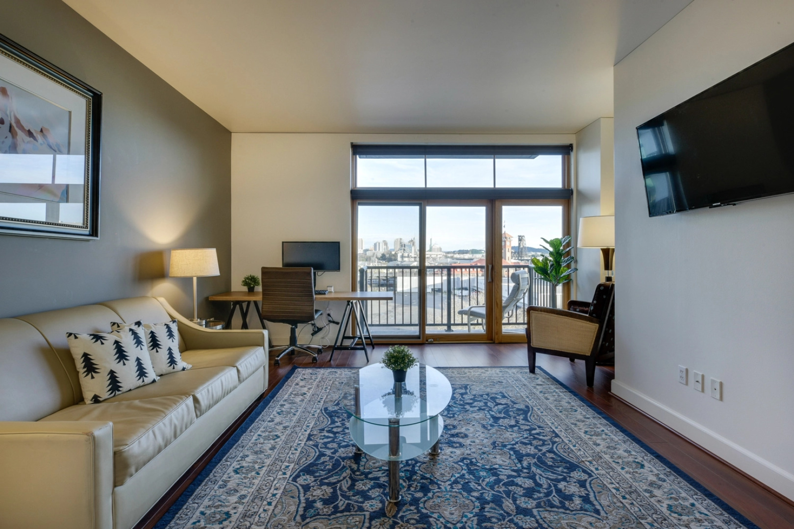 Great spacious Apartment - Downtown Location