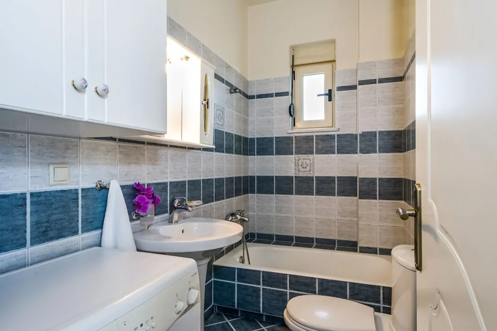 Dione Apartment with Terrace near Kalathas beach