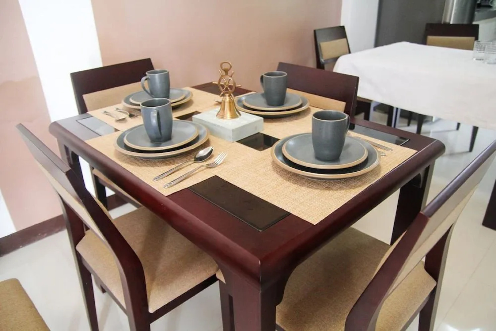 V and G Suites Limay