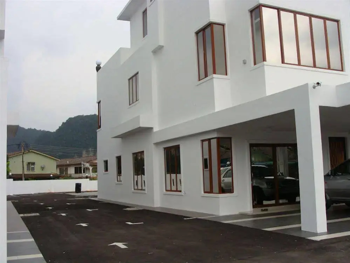 White House Homestay