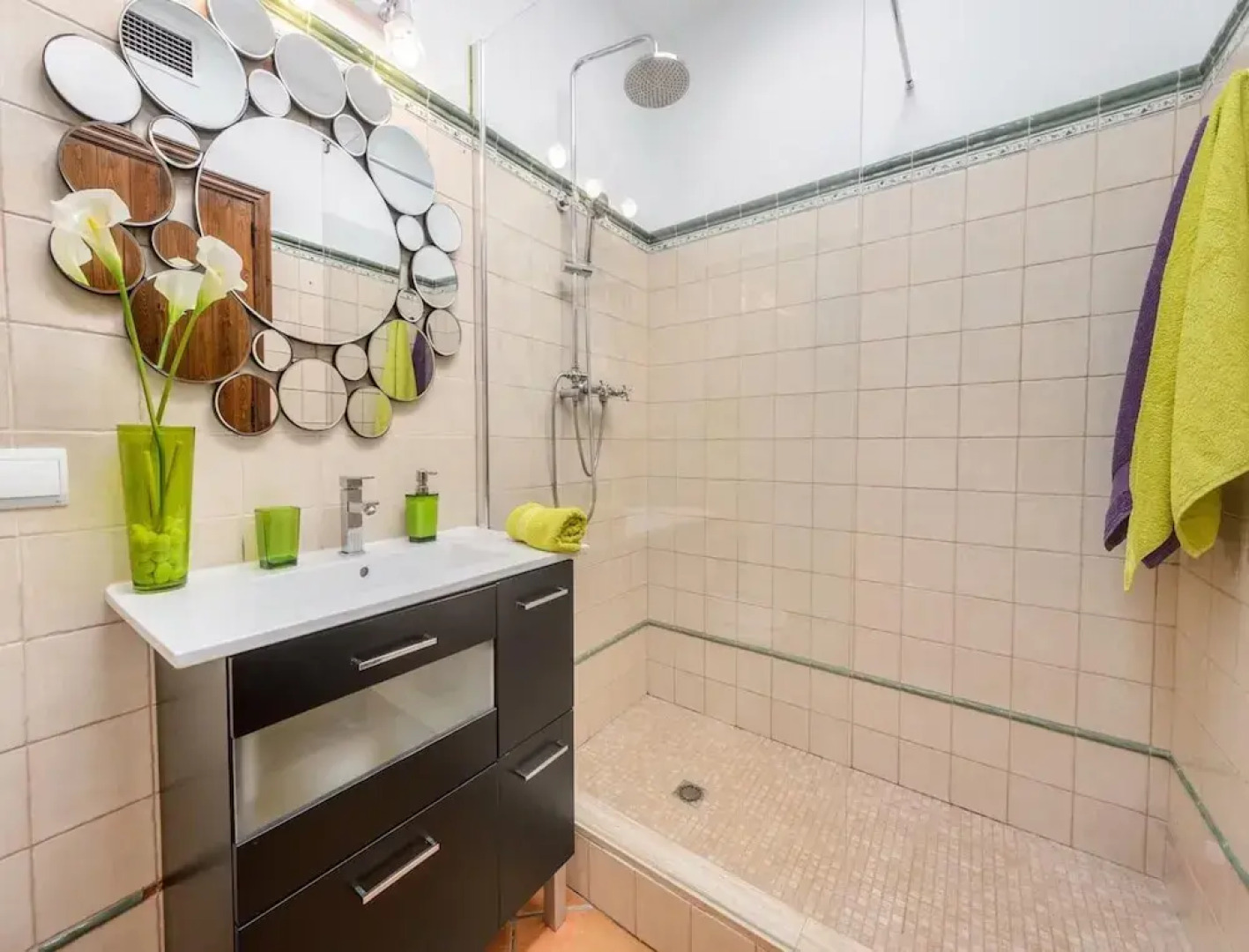 Modern Villa With Pool Near Town