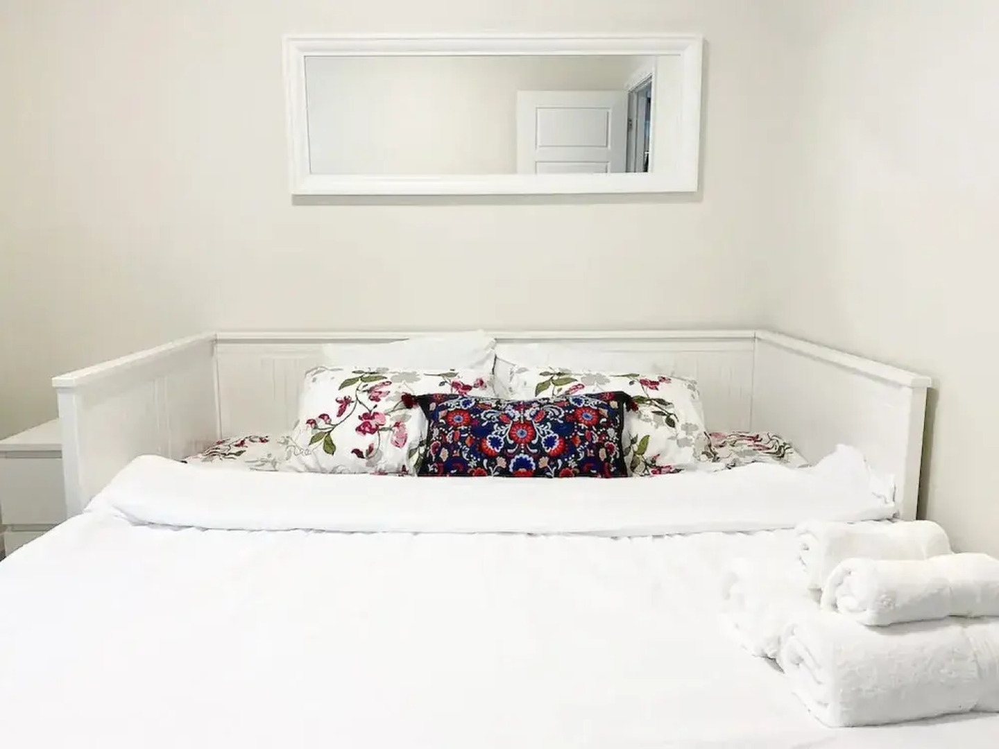 Brand New Walk Out Bsmt Apt Near Beach