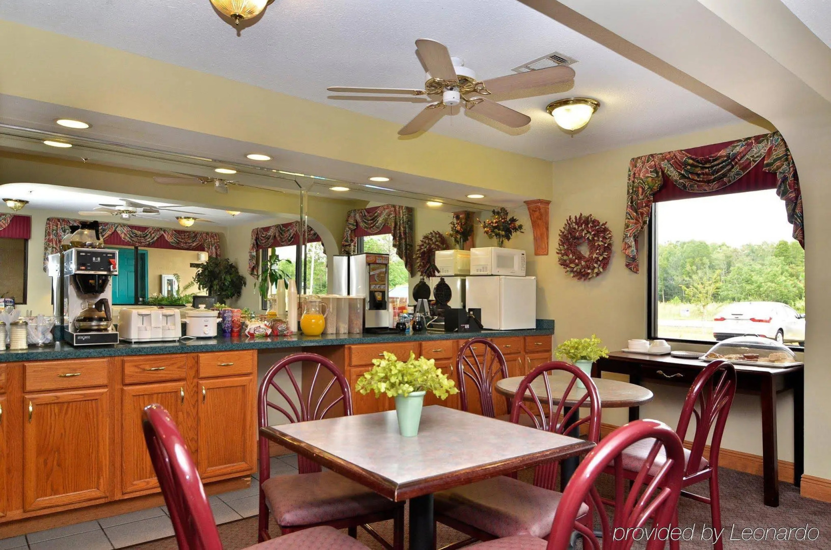 Super 8 by Wyndham Moss Point