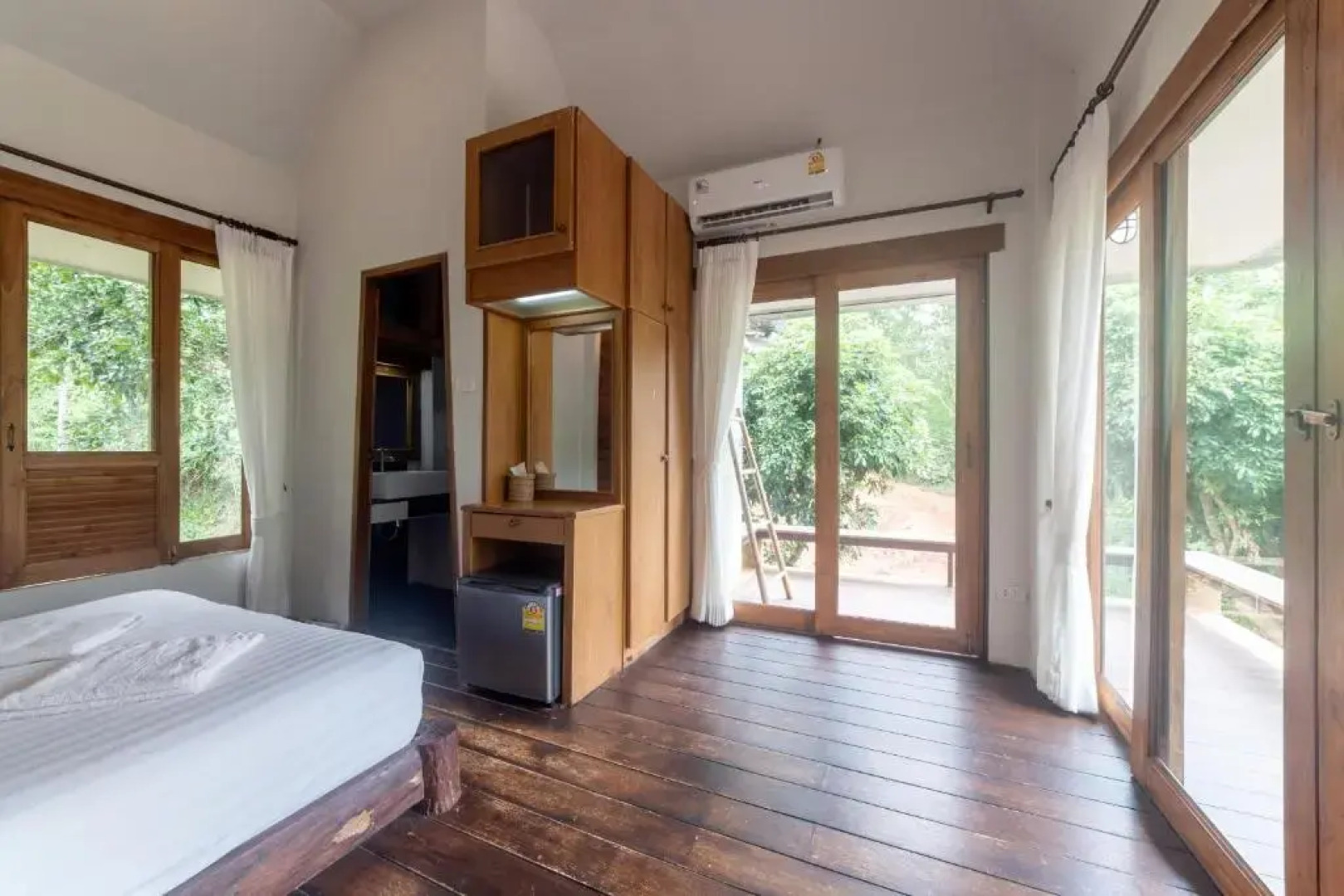 Tawan Riverside - Elephant Resort