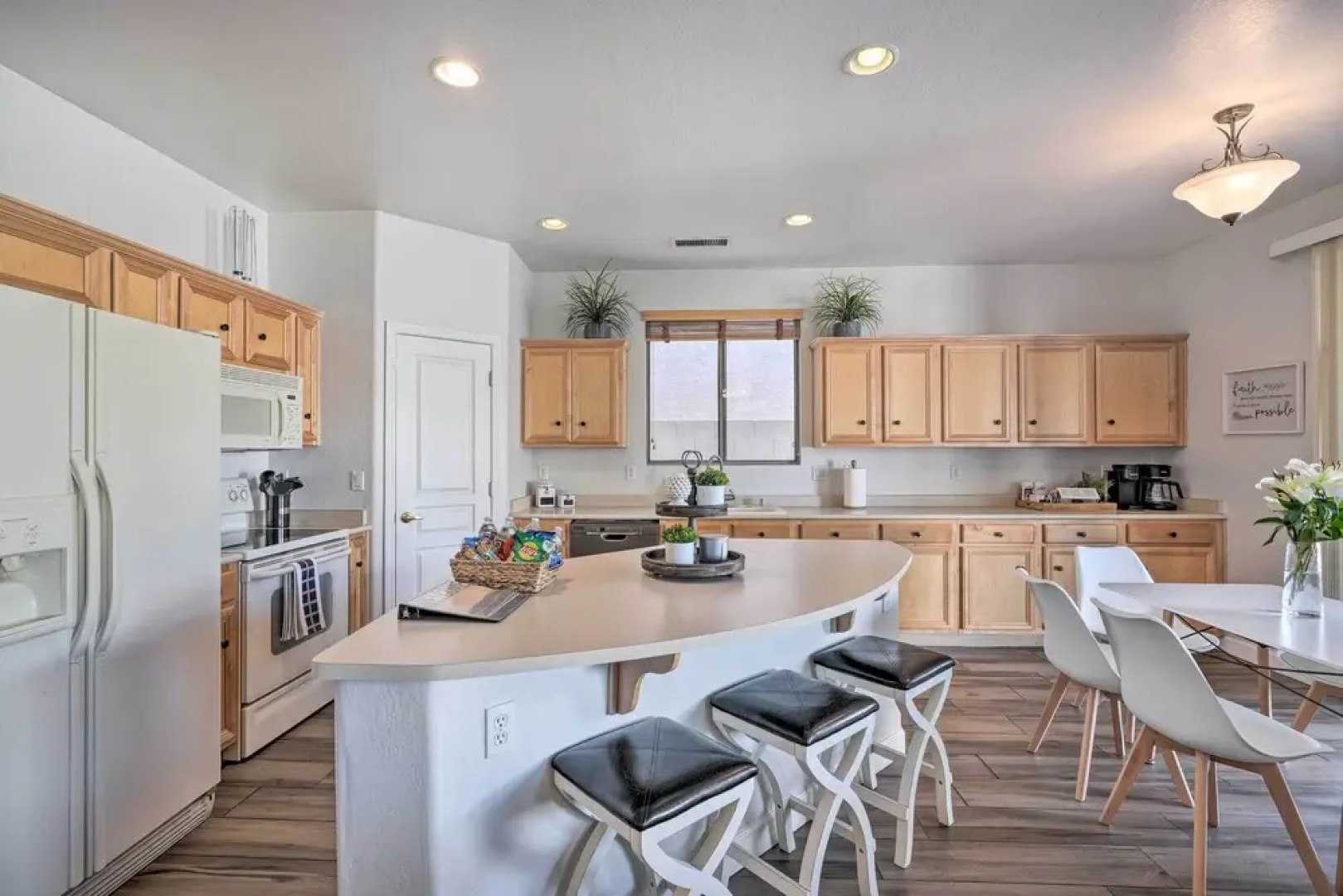 Peoria Escape ~ 8 Mi to State Farm Stadium