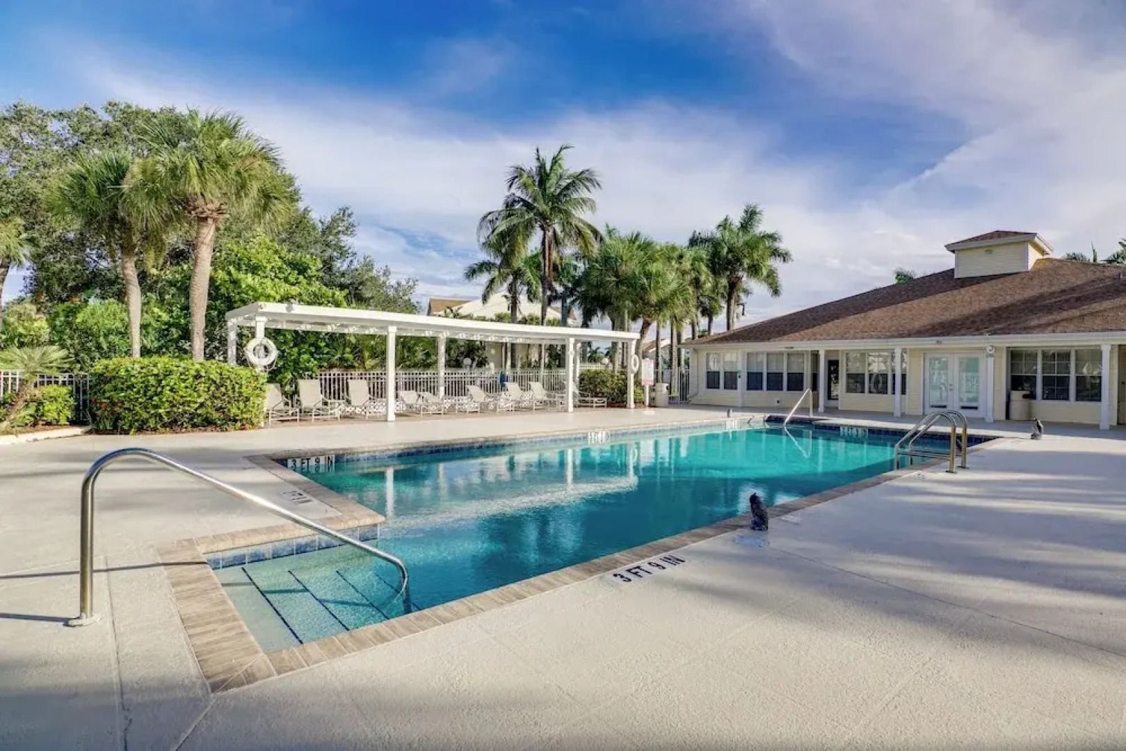 Walk to Beach: 1st-floor Unit w/ Pool in Melbourne