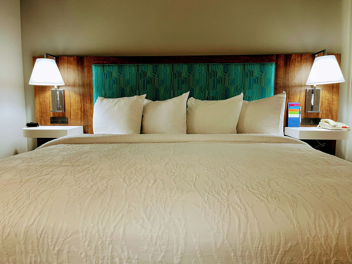 Hampton Inn & Suites Pensacola I-10 N at Univ. Town Plaza