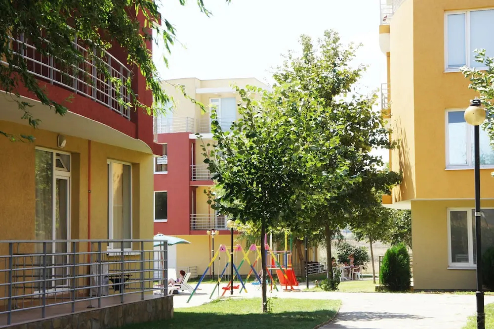 Quiet Family Apartment in Sunny Day
