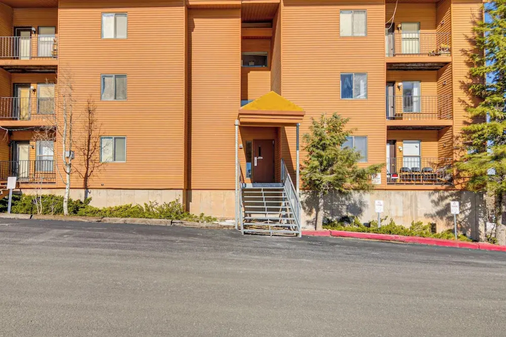 Walk to Lifts: Brian Head Condo w/ Ski Locker!