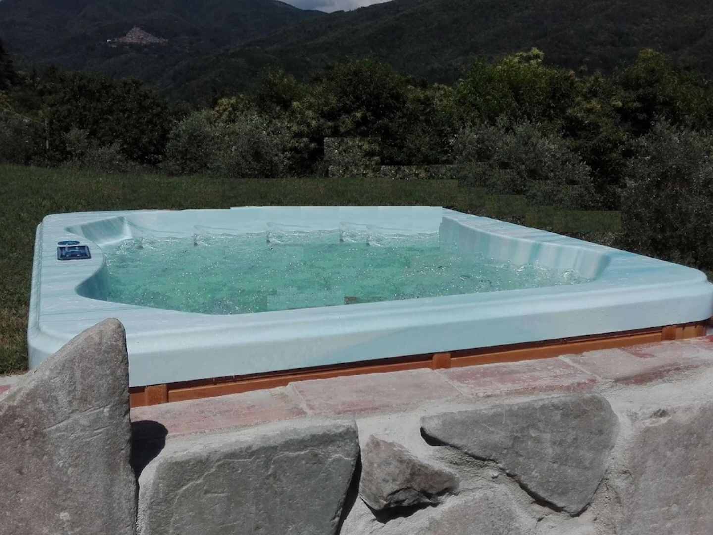 Beautiful Cottage in Pescia with Hot Tub