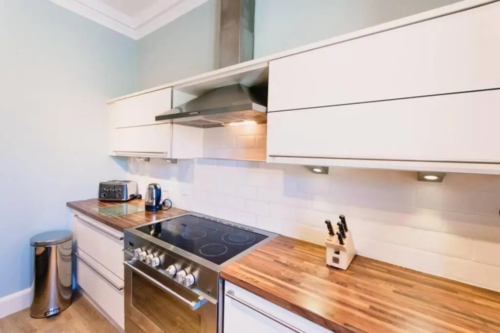 Wallace Apartment - A unique apartment in countryside park with WIFI and access to bar and pool