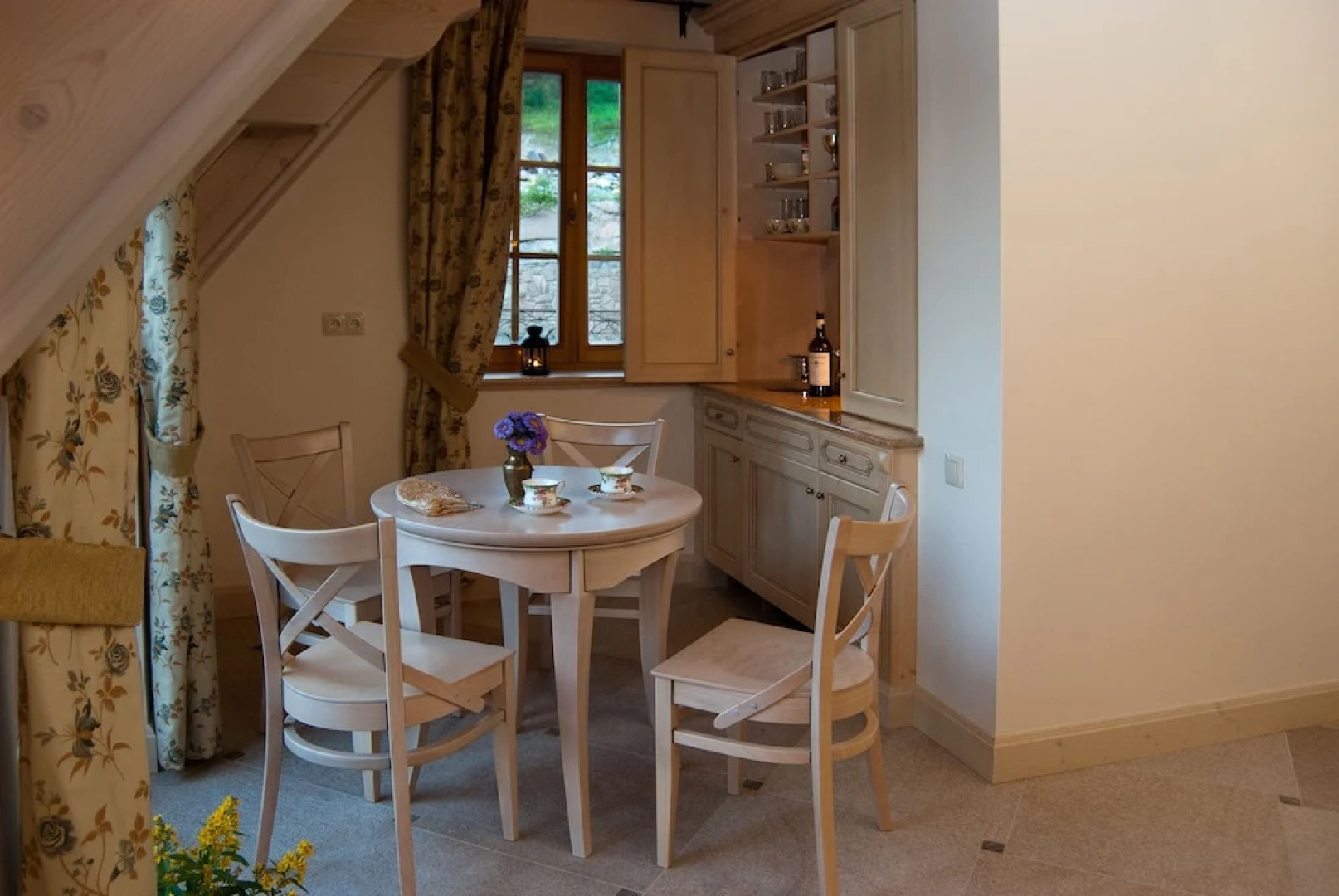 KRUPÓWKA MOUNTAIN RESORT - Widokowy hotel z basenami i wellness