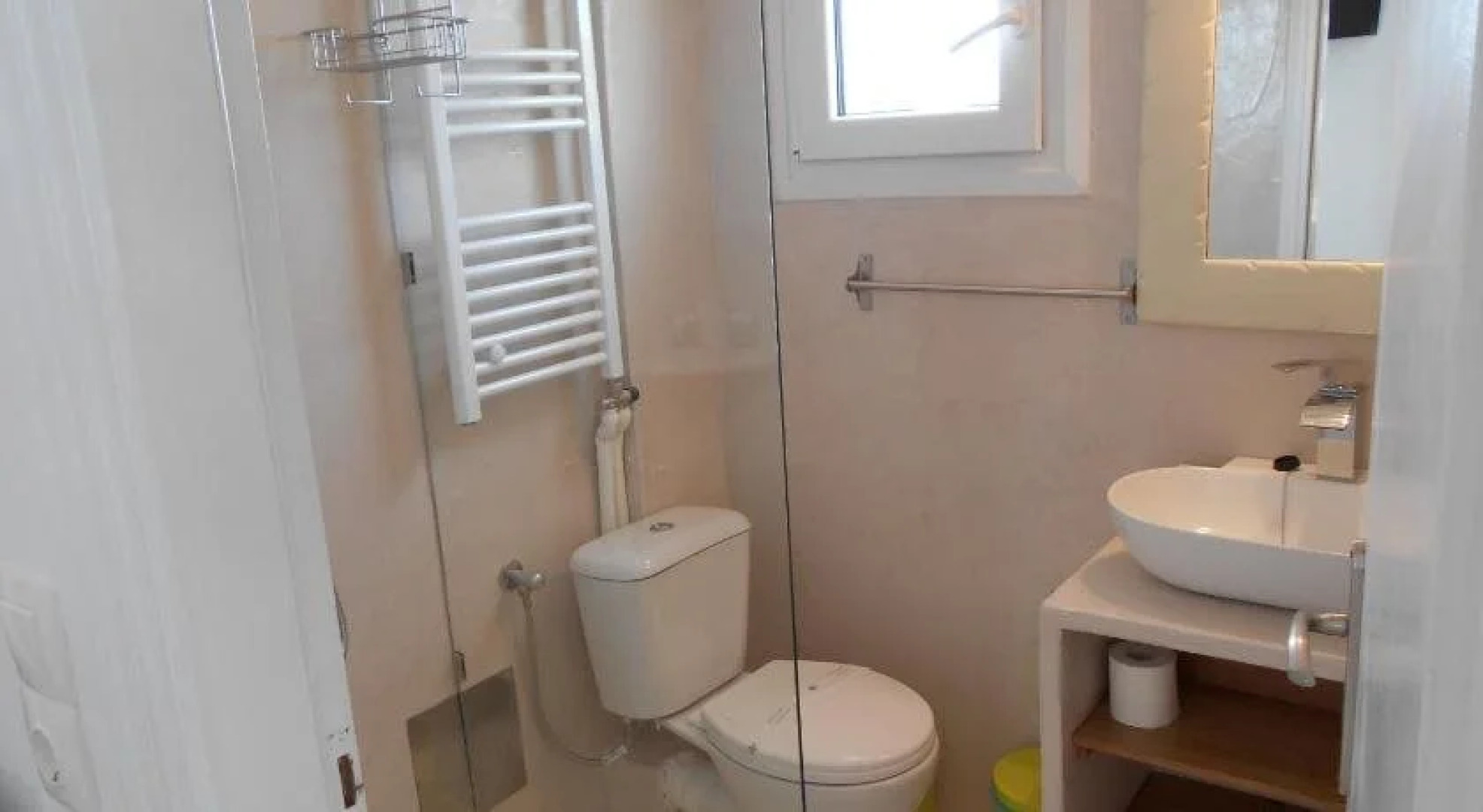 Dahlia Apartments and Studios