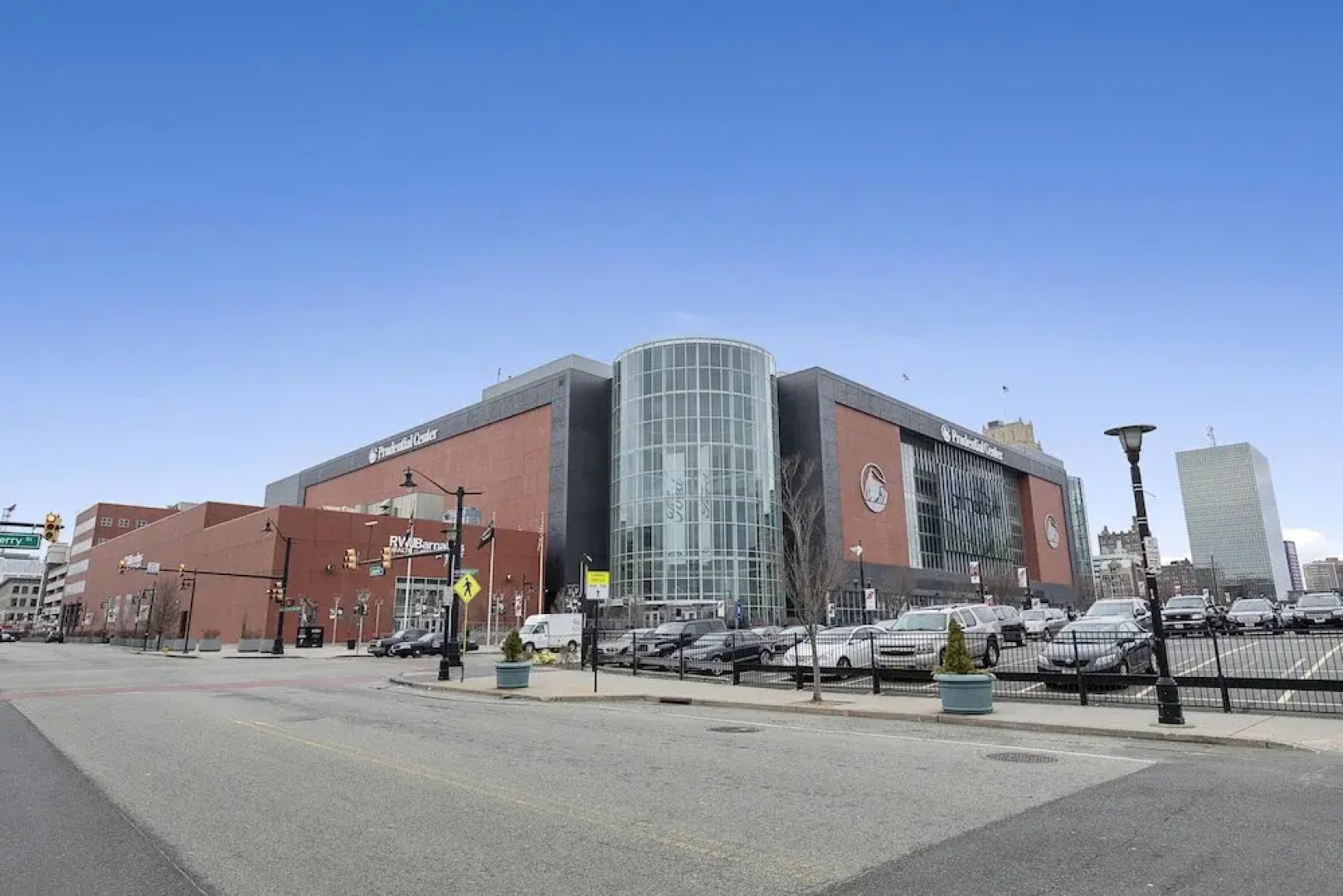 Halsey Haven - Center Of Downtown Arts District 2 Bedroom Apts by RedAwning