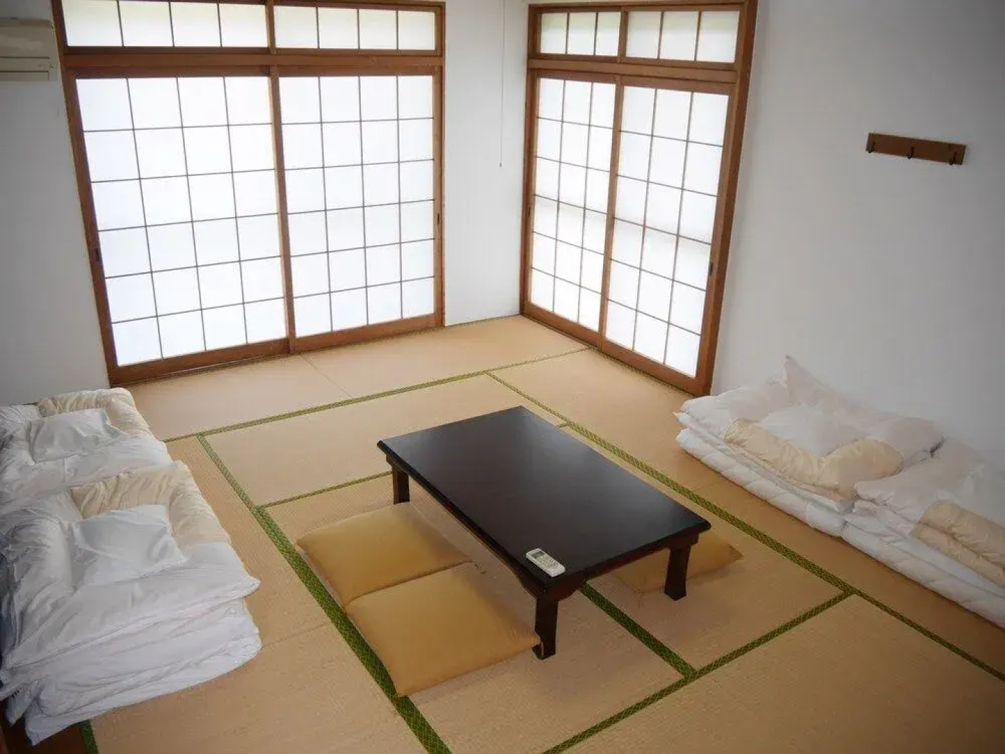 J-Hoppers Lake Biwa Guesthouse