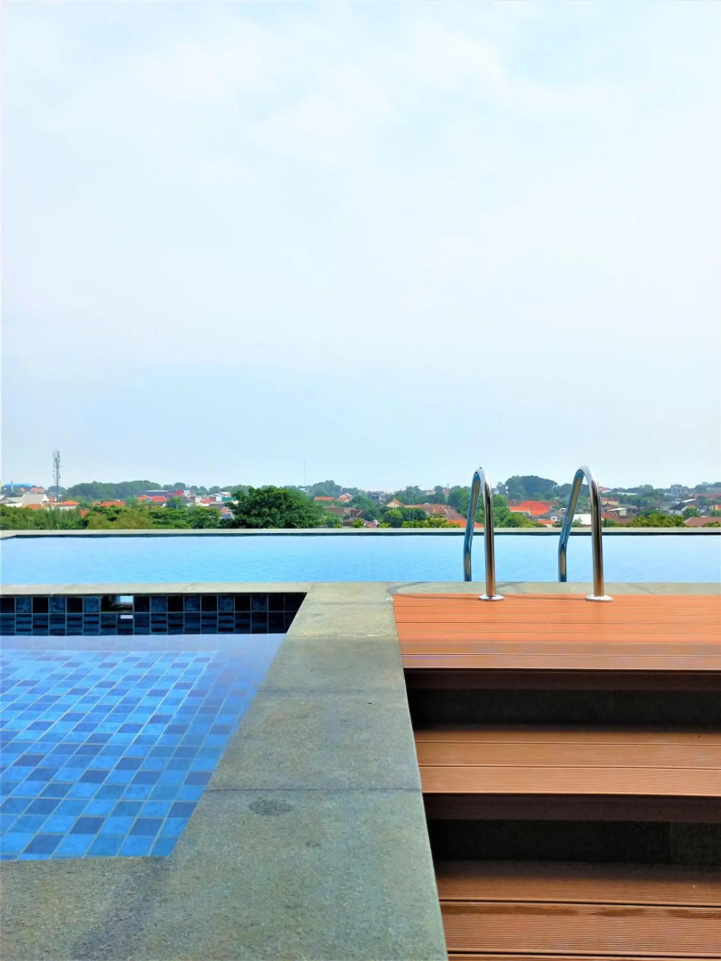 Front One King Hotel Tuban