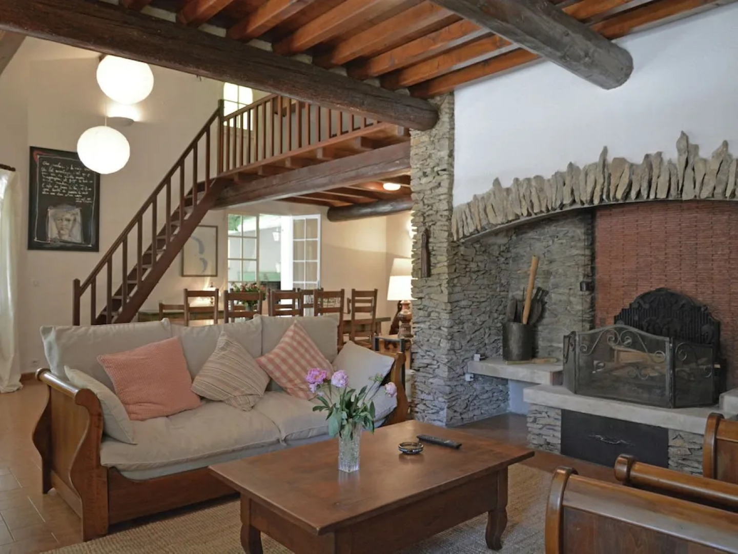 Lush Villa in Beaucaire With Swimming Pool