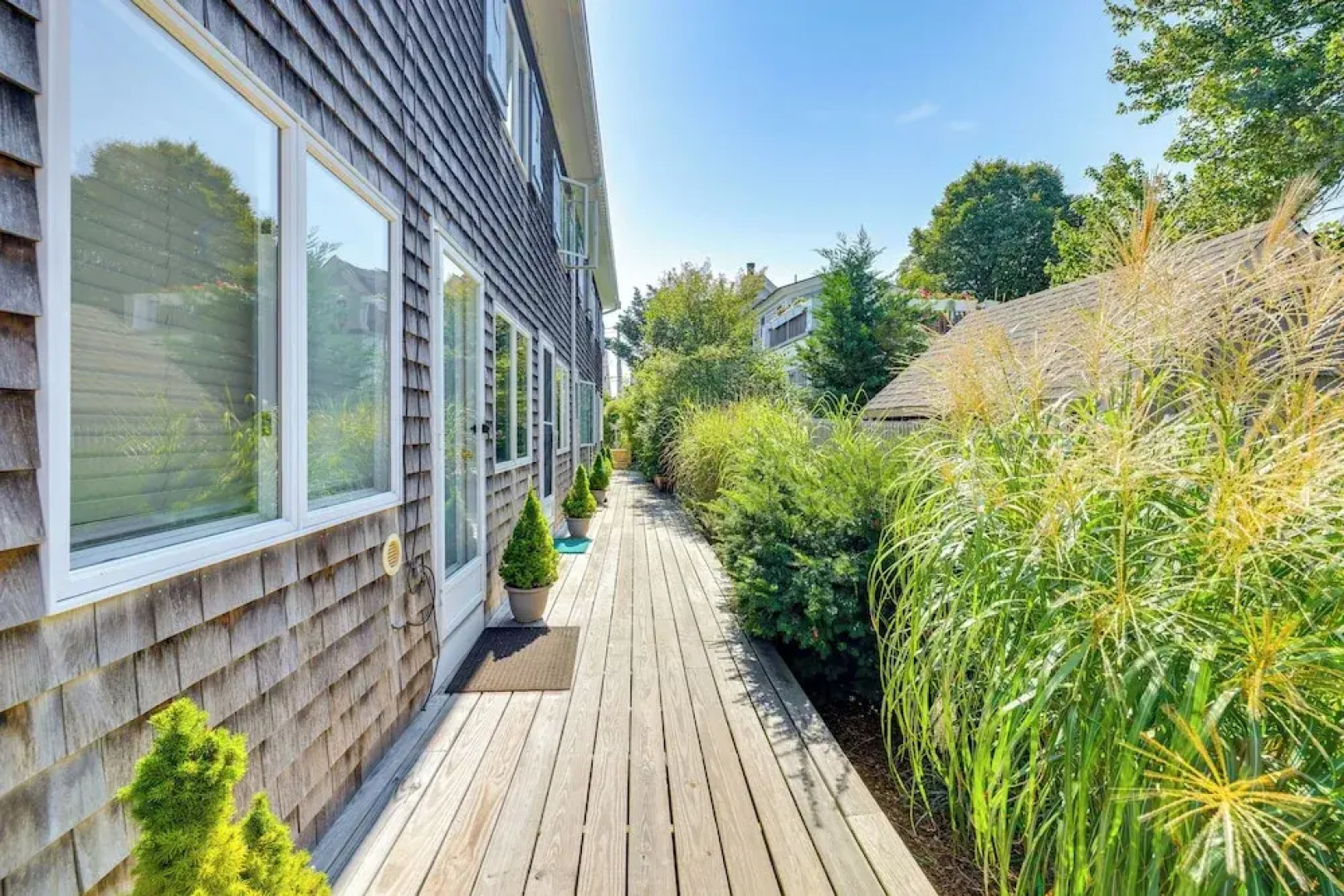 Steps to Beach: Stylish & Lofted Provincetown Gem